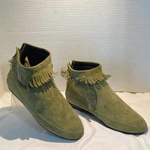 Hunters Run Boho Moccasin NWOT